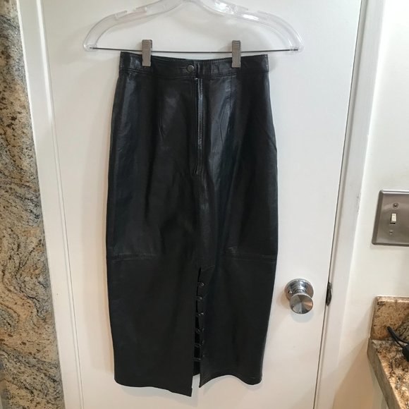 Verducci black leather skirt, size 6, midi - Picture 2 of 4